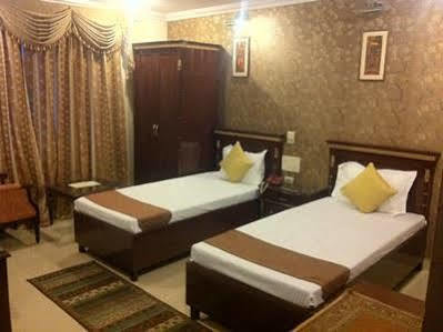 Hotel Hallmark Regency Ludhiana Exteriör bild